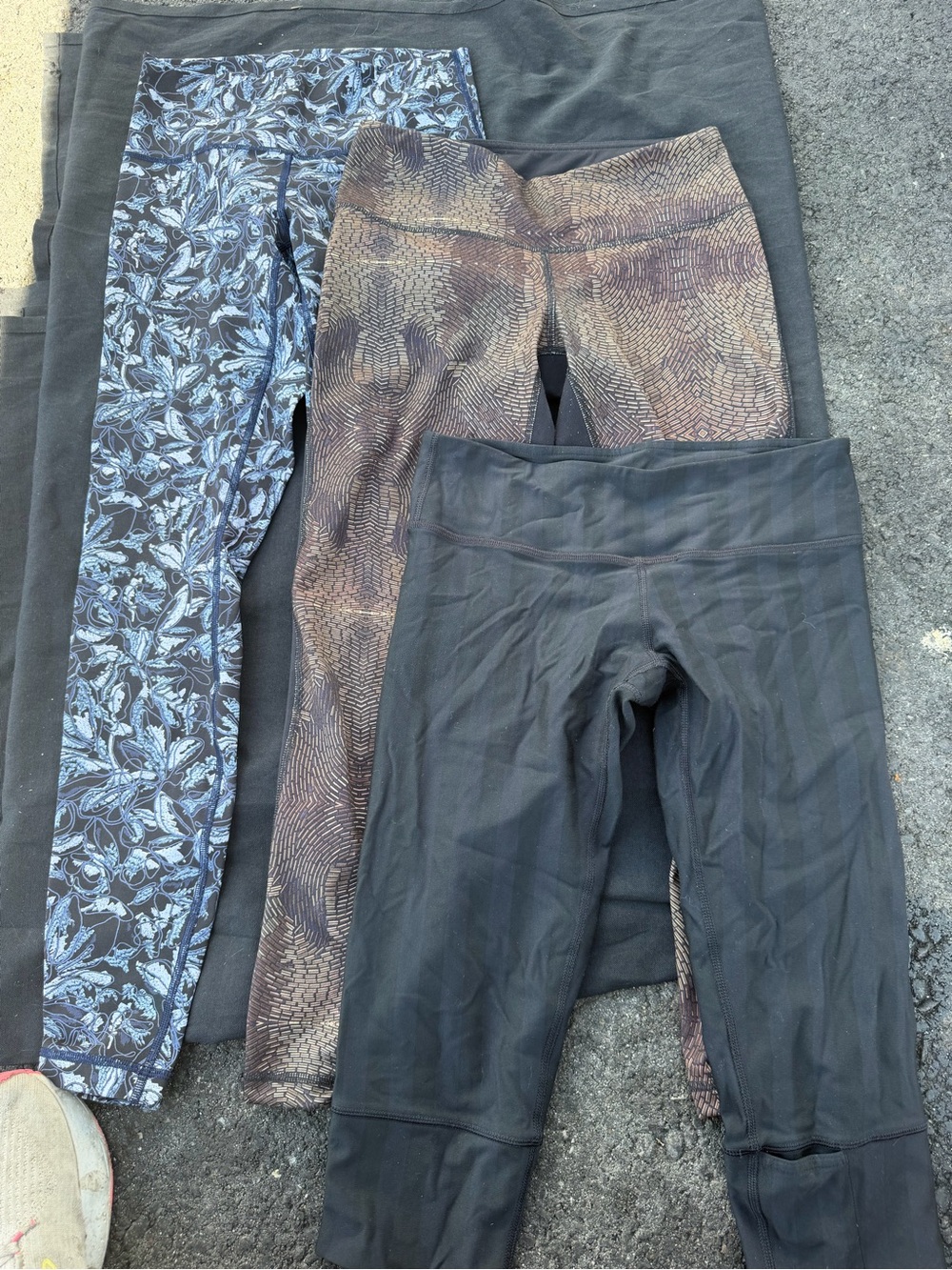 Women’s Lululemon Lot- 3 pieces size 6